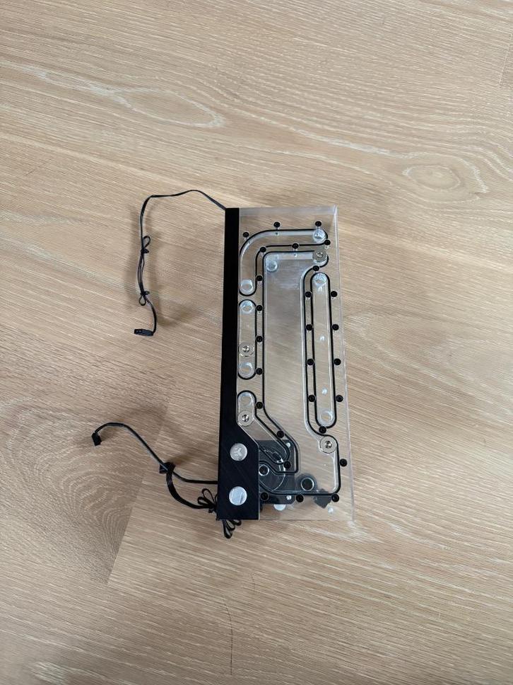 EK Water Blocks O11D DISTRO-PLATE G1, Computers en Software, Computerkoelers, Zo goed als nieuw, Waterkoeling, Ophalen of Verzenden