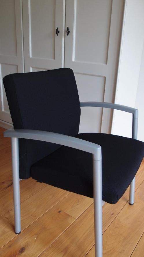 Kembo stijlvolle zwarte vergaderstoel, 3 stuks, Huis en Inrichting, Stoelen, Gebruikt, Drie, Kunststof, Metaal, Stof, Zwart, Ophalen