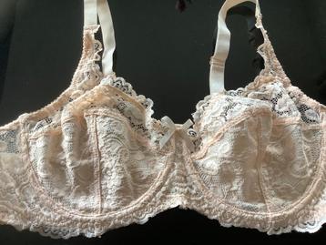 Mooi nieuw BH , grote maat 100 D beschikbaar voor biedingen