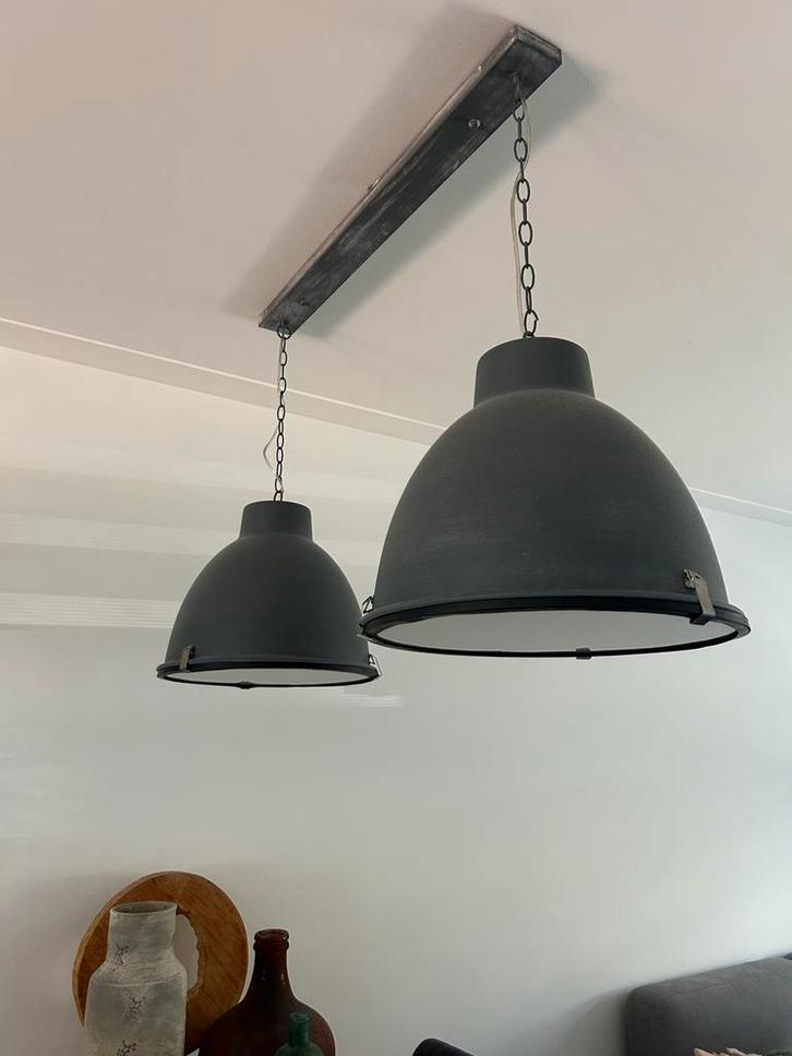 Hanglamp boven eettafel - PLUG Katwijk, Huis en Inrichting, Lampen | Hanglampen, Zo goed als nieuw, Minder dan 50 cm, Metaal, Ophalen