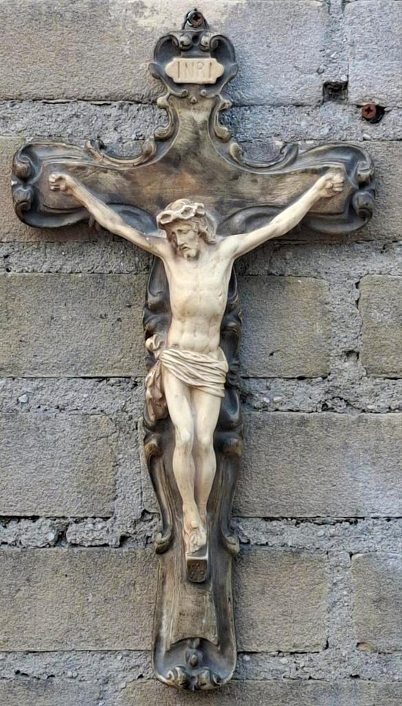 Crucifix.  Porselein? Ca 1900. 17/31 cm., Verzamelen, Religie, Zo goed als nieuw, Christendom | Protestants, Beeld(je), Ophalen