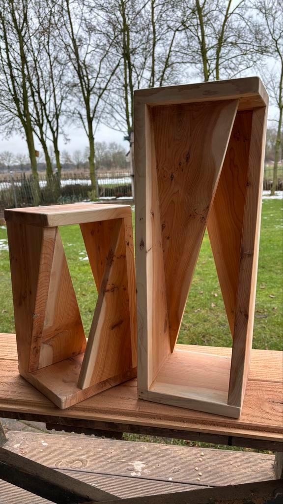 Houten bijzettafels / sokkels - set van 2, Huis en Inrichting, Tafels | Bijzettafels, Zo goed als nieuw, Rechthoekig, 60 cm of meer