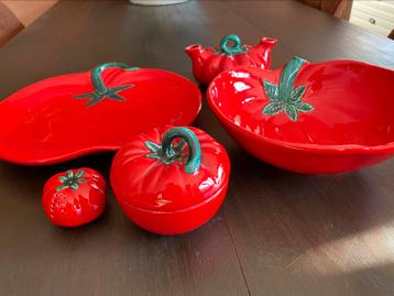 Mooie vintage schalenset uit Italië, keramiek,  tomaten beschikbaar voor biedingen