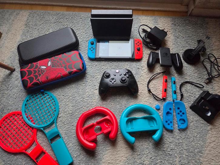 Nintendo Switch + Veel Accessoires!, Spelcomputers en Games, Spelcomputers | Nintendo Switch, Gebruikt, Switch Original, Met 2 controllers