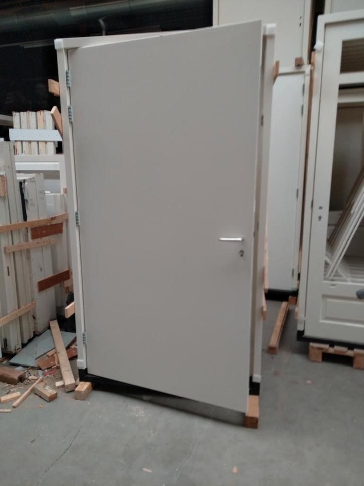 Hardhout kozijn met dichte deur, Doe-het-zelf en Verbouw, Deuren en Horren, Nieuw, Buitendeur, 215 cm of meer, 100 tot 120 cm