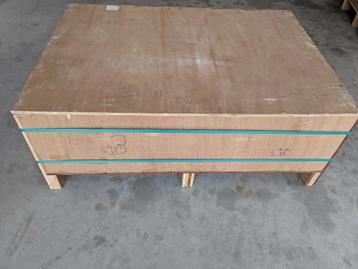 palletbox van hardhout beschikbaar voor biedingen