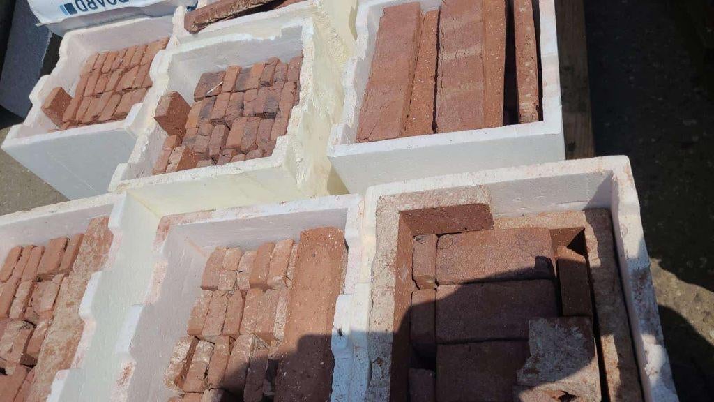 70 - Steenstrips, Doe-het-zelf en Verbouw, Metselstenen, Zo goed als nieuw, Bakstenen, Ophalen