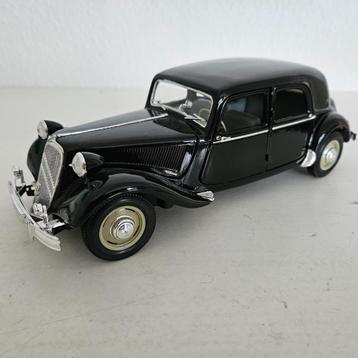 MAISTO: CITROEN TRACTION AVANT 15 CV  6 CYLINDER beschikbaar voor biedingen