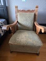 Antieke fauteuil met houtsnijwerk, Ophalen