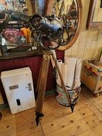 Oude theater lamp op houten driepoot gebruiksklare lampen, Ophalen