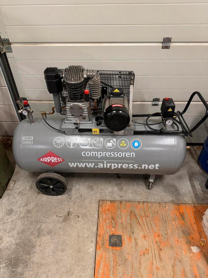 Compressor Airpress, Doe-het-zelf en Verbouw, Compressors, Zo goed als nieuw, 6 tot 10 bar, 100 liter of meer, 200 tot 400 liter/min