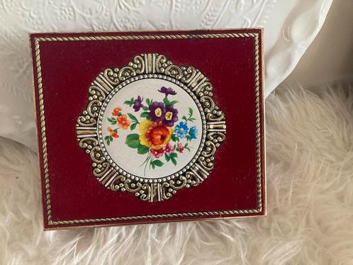 Vintage bewaarblik bloemen velvet, Verzamelen, Blikken, Gebruikt, Overige, Overige merken, Ophalen of Verzenden