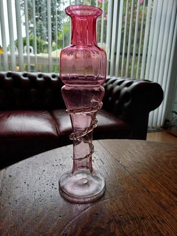Cranberry glazen Vaas rose 32 cm hoog beschikbaar voor biedingen