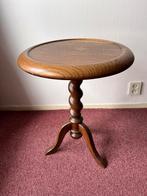 Mooie eiken bijzettafel; mooie gedraaide poot, Huis en Inrichting, Minder dan 55 cm, Klassiek, Rond, Zo goed als nieuw