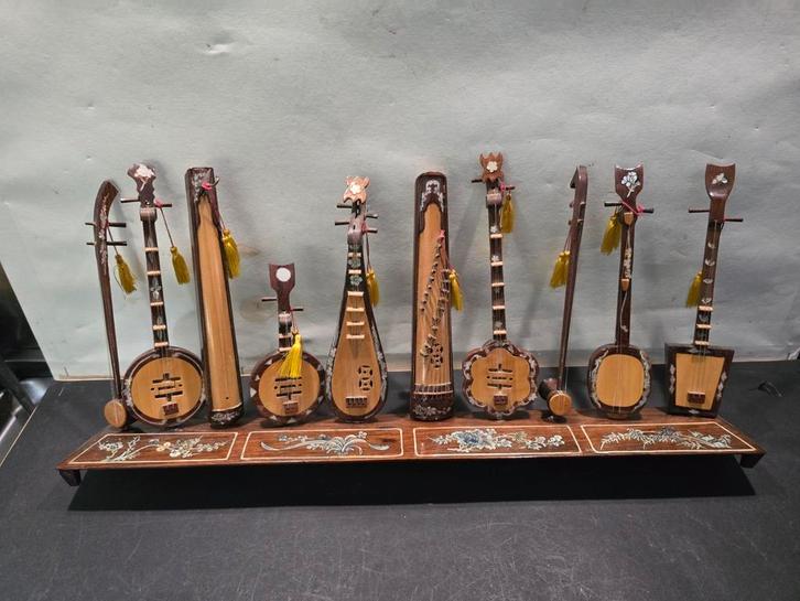 houten plankje met 10 verschillende  strijkinstrumenten, Antiek en Kunst, Kunst | Overige Kunst, Ophalen of Verzenden