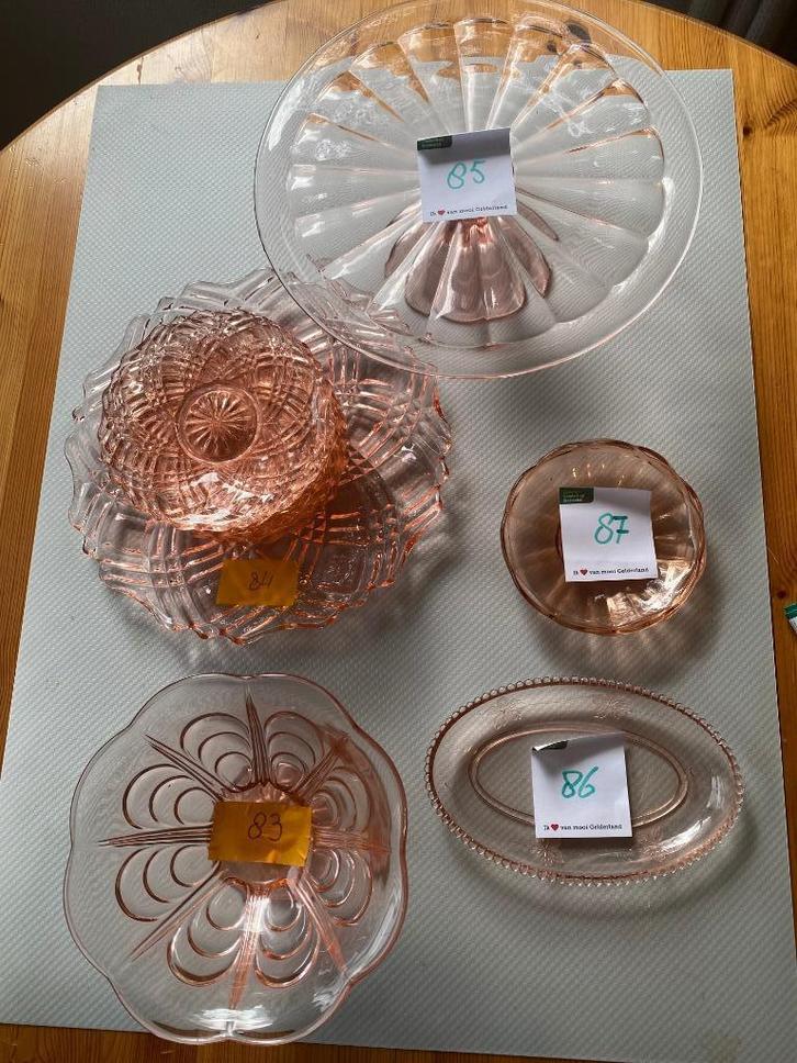 Brocante roze glaswerk, glas schalen, gebaksbordjes vervolg, Antiek en Kunst, Curiosa en Brocante, Ophalen of Verzenden