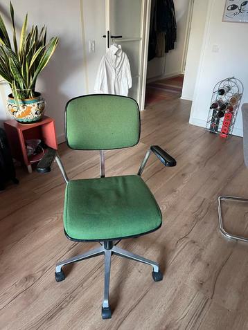 Retro bureaustoel beschikbaar voor biedingen