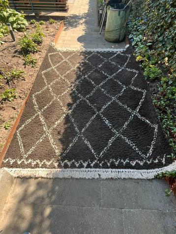 Vloerkleed 1.60x2.30 beschikbaar voor biedingen