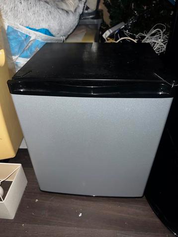 Kleine mini Koelkast - Compact Model beschikbaar voor biedingen