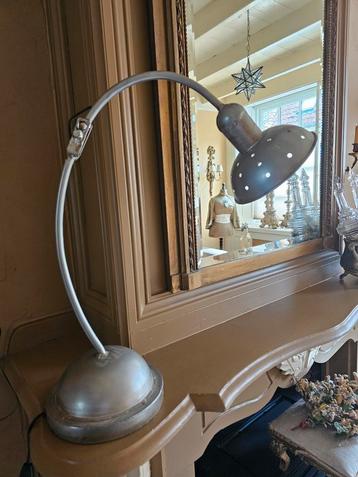 Mooie stoere metalen lamp beschikbaar voor biedingen