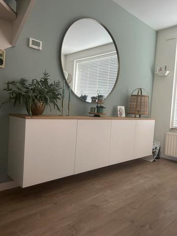 Mooi dressoir met eiken houten bovenblad