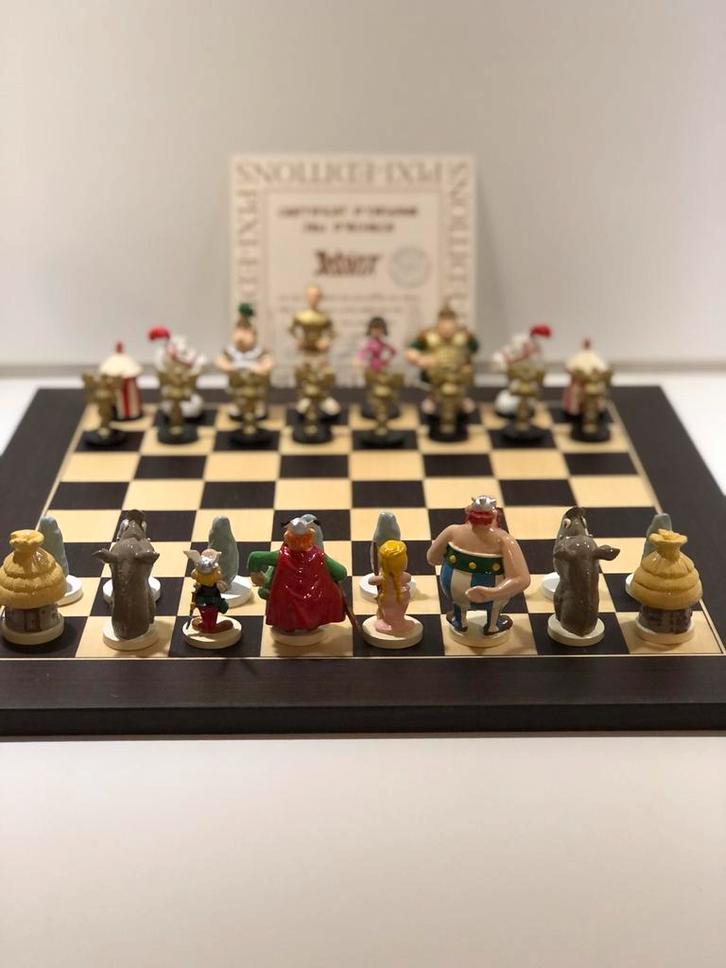 Asterisch schaakspel ontworpen door Uderzo, Verzamelen, Stripfiguren, Zo goed als nieuw, Beeldje of Figuurtje, Asterix en Obelix