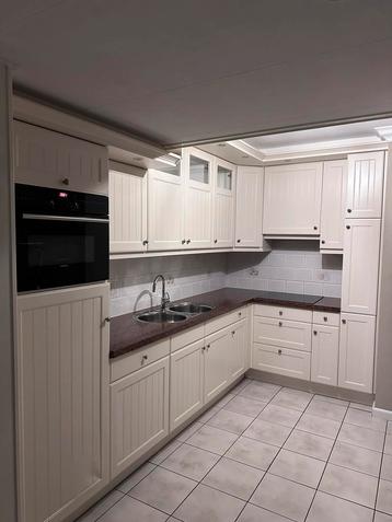 Hoekkeuken - 279x117cm beschikbaar voor biedingen