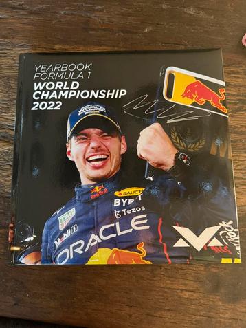 Gesigneerd  Max Verstappen foto jaarboek Red Bull Racing  beschikbaar voor biedingen