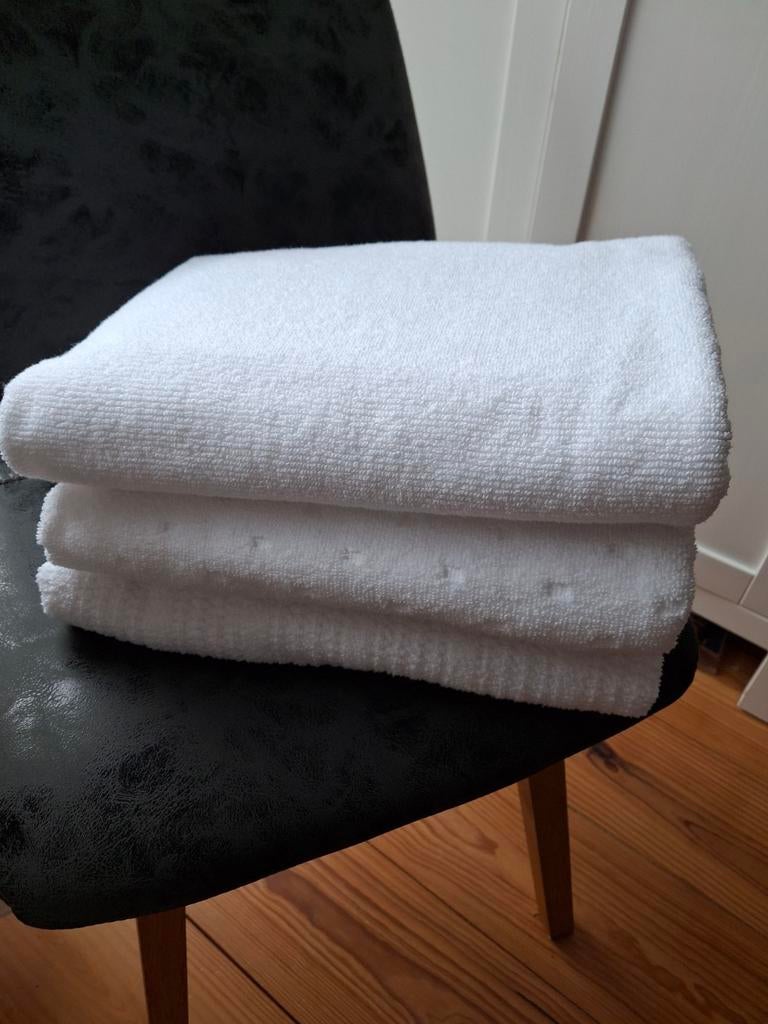 Witte badhanddoeken 70x140cm NIEUW!!, Ophalen of Verzenden, Nieuw, Wit