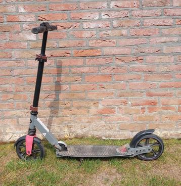 Opvouwbare "gewone" step met grote wielen beschikbaar voor biedingen