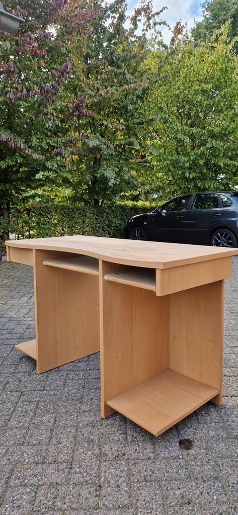 Mooi (computer)bureau met uitschuifbare planken, Huis en Inrichting, Bureaus, Gebruikt, Bureau, Ophalen of Verzenden