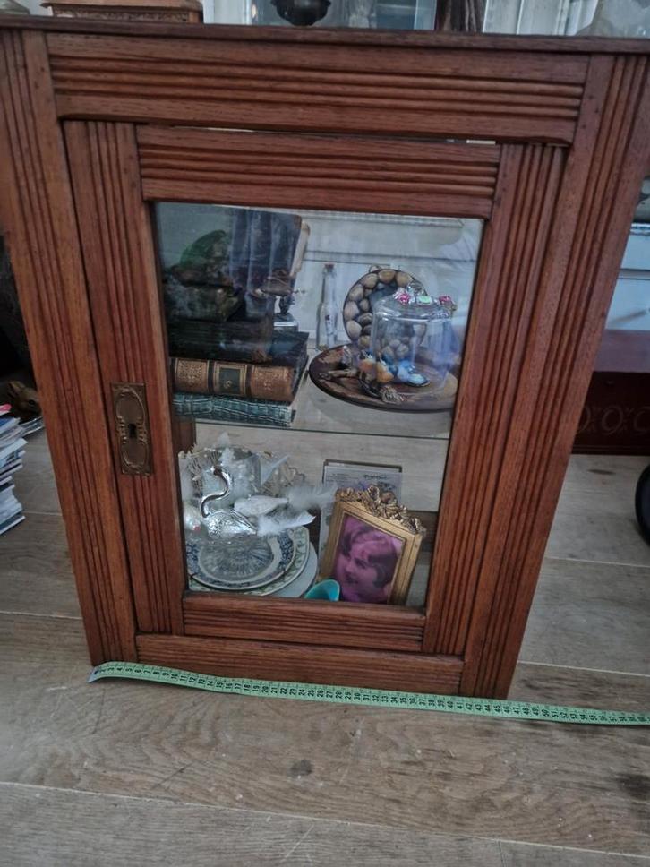 Antiek Houten Vitrinekastje, Antiek en Kunst, Antiek | Meubels | Kasten, Ophalen