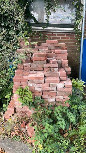Circa 500 metselstenen / rode bakstenen beschikbaar voor biedingen