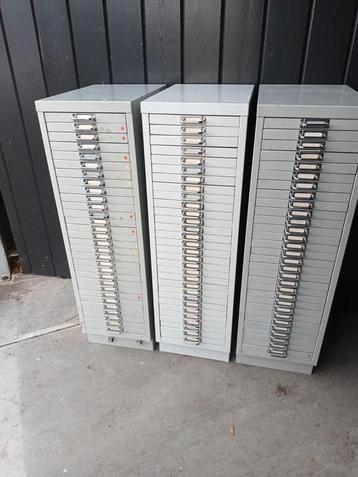 3x industriële metalen ladenkast 30 lades werkplaatskast beschikbaar voor biedingen