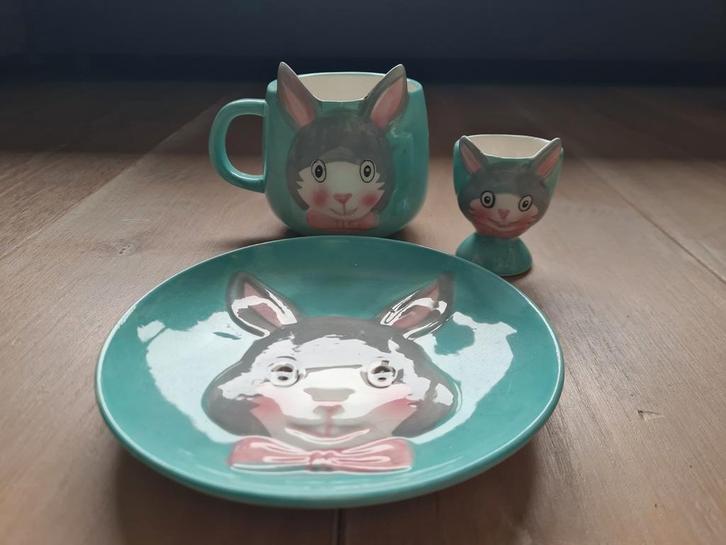 Schattig Paasservies met Konijntjes, Huis en Inrichting, Keuken | Servies, Nieuw, Compleet servies, Overige stijlen, Aardewerk