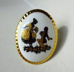 Vintage Countess porseleinen broche: klassieke figuren, Overige materialen, Ophalen of Verzenden, Broche