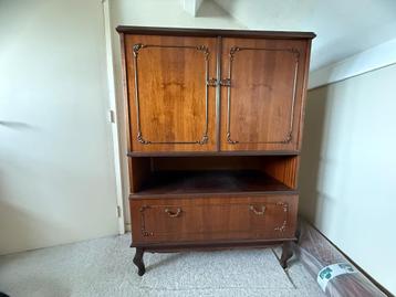 TV-radio meubel, antiek. beschikbaar voor biedingen