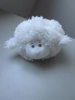 Evora wit zeer pluizig schaap knuffel gong/rammel in lijf, Ophalen of Verzenden, Nieuw, Overige typen