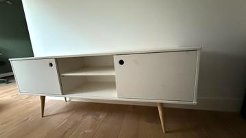 Mooie TV Meubel - Scandinavische Stijl beschikbaar voor biedingen