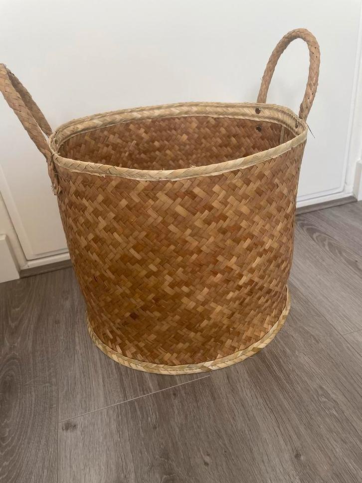 Rieten Mand met Handvatten, Huis en Inrichting, Woonaccessoires | Schalen en Manden, Zo goed als nieuw, Mand, Rond, Riet, Ophalen
