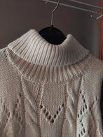GEBREIDE TRUI MET COL ZONDER MOUWEN/ M/AJOUR PATROON/CRÈME, Ophalen, Gedragen, Maat 38/40 (M), Beige