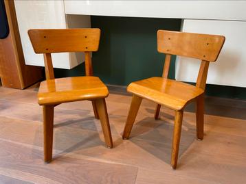 Vintage kinder peuter stoeltjes jaren 60/70 gelakt hout beschikbaar voor biedingen