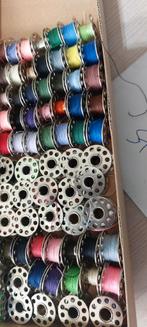 74 Naaimachine Spoeltjes met Garen - Diverse Kleuren, Ophalen of Verzenden, Gebruikt, Overige typen