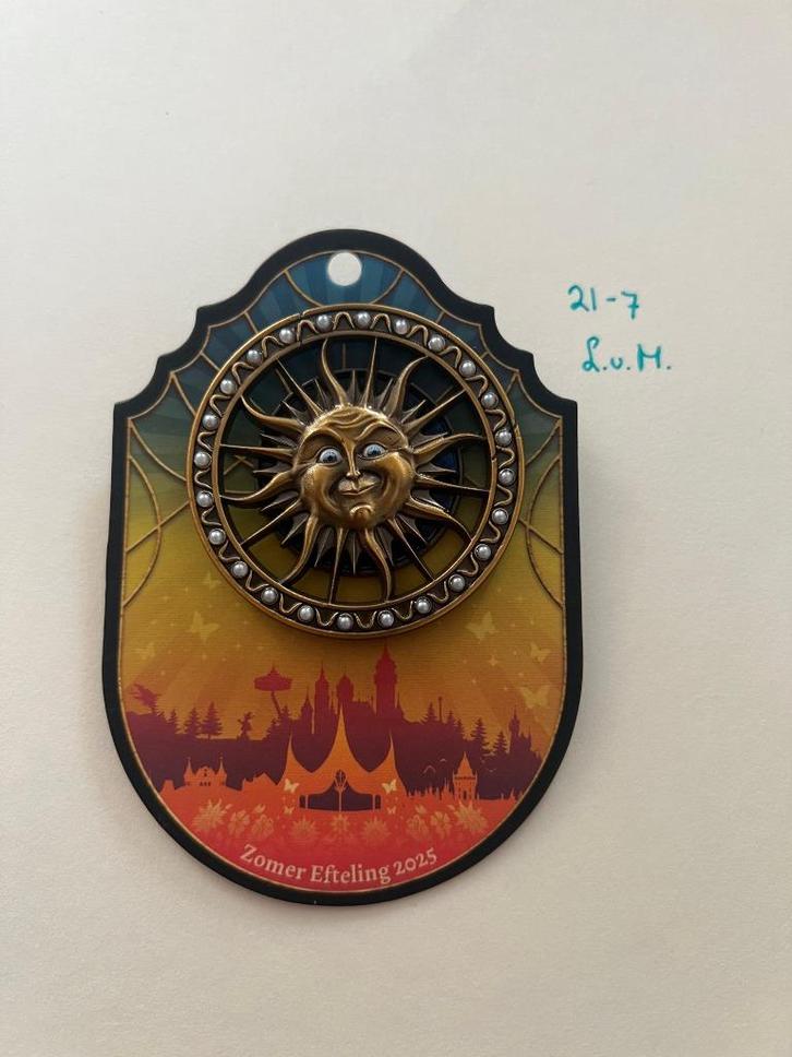 Efteling pin - EPP 490 - Zomer Efteling 2025, Verzamelen, Efteling, Nieuw, Button of Speldje, Ophalen of Verzenden