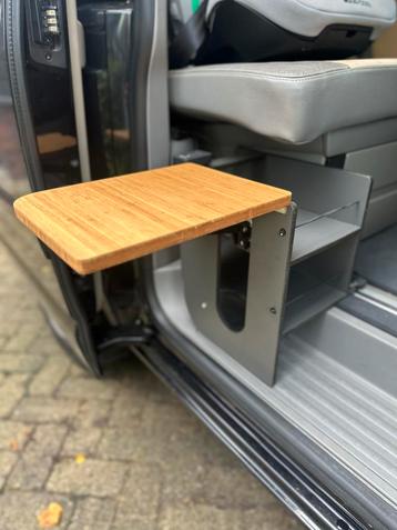 VW California Luxe Schoenenrek met Bamboe Klaptafel en usb beschikbaar voor biedingen