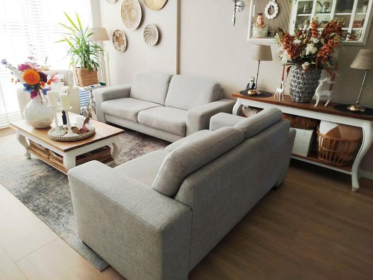 Comfortabel Bankstel - Licht grijs en in goede staat!, Huis en Inrichting, Banken | Bankstellen, Zo goed als nieuw, Rechte bank