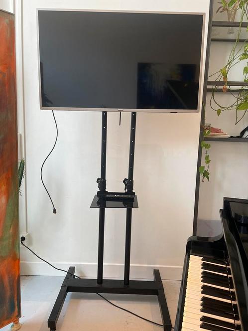 TV/Monitor standaard, verrijdbaar met 43 inch Philips scherm, Audio, Tv en Foto, Televisiebeugels, Zo goed als nieuw, Ophalen