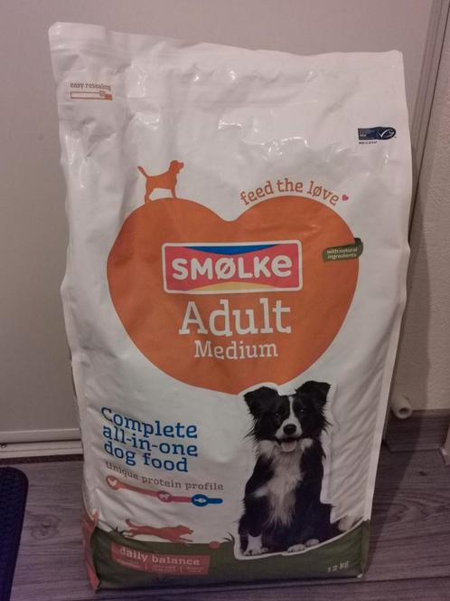 2 dichte zakken smolke hondenbrokken., Dieren en Toebehoren, Dierenvoeding, Hond, Ophalen