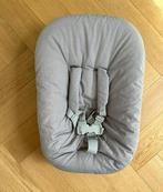 Stokke Newborn set grijs - trip trap met speelboog, Kinderen en Baby's, Kinderstoelen, Ophalen of Verzenden, Zo goed als nieuw