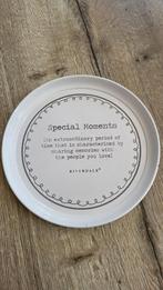 RIVERDALE dienblad. Wit. Metaal. Met mooie spreuk. ZGAN., Ophalen of Verzenden, Zo goed als nieuw, Rond, Metaal